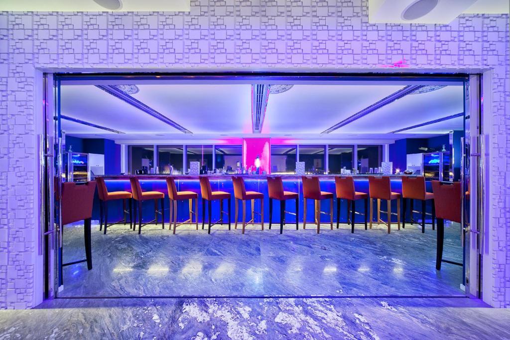 The Domain Bahrain Hotel And Spa - Adults Friendly 16 Years Plus Manáma Kültér fotó The bar at the 101 bar